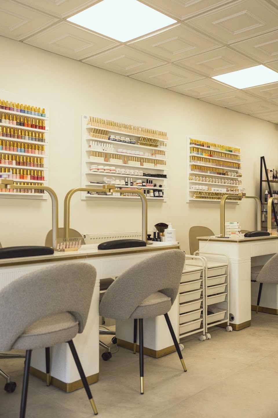 Nail technician desks facing the polish wall at Suukkosan