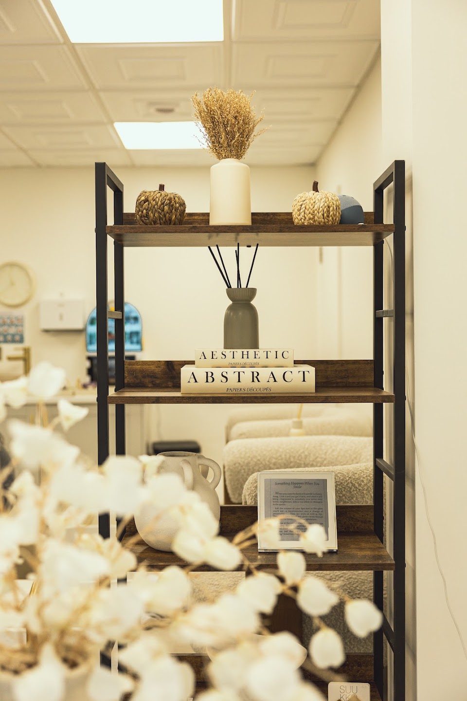 Salon shelving with dried flowers and decor at Suukkosan